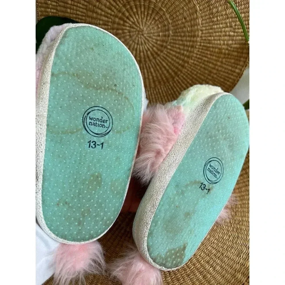 Wonder Nation Kid’s size 13-1 Unicorn slippers